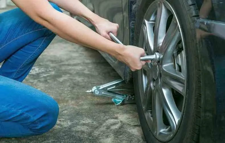 Πώς αλλάζουμε λάστιχο στο αυτοκίνητό μας Σχολη Οδηγων